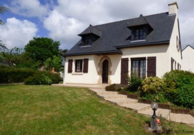 Traditional House with Nice Garden