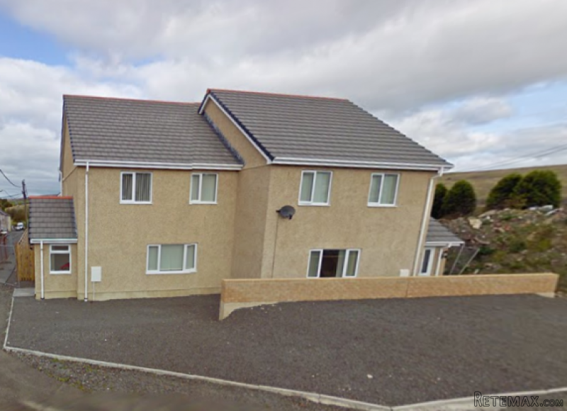 3 bedroom, Semi-detached House house..