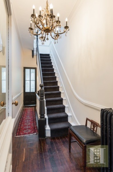 6 bedroom Town House For Sale: 82.. - 2