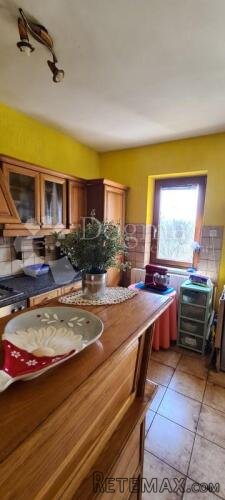 Kuća sa 2 stana i prostranom građevinskom okućnicom - 2