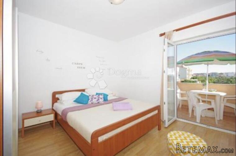 Novalja, kuća sa četiri apartmana - 3