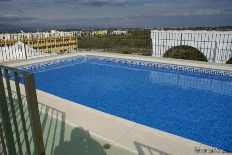 Apartment with roof top pool,25 minutes..