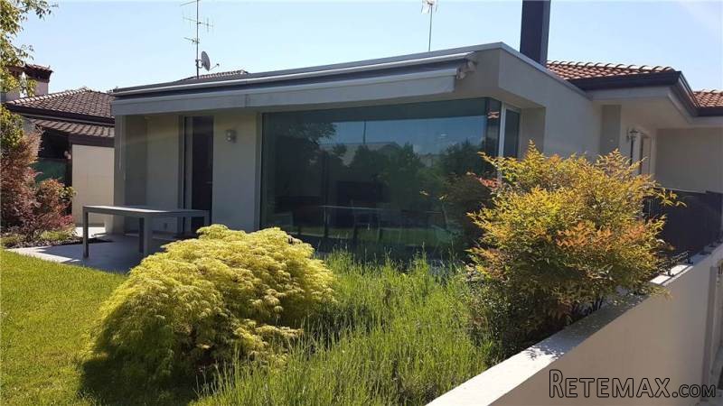 Porcia - Villa, 3br. or more apartment..
