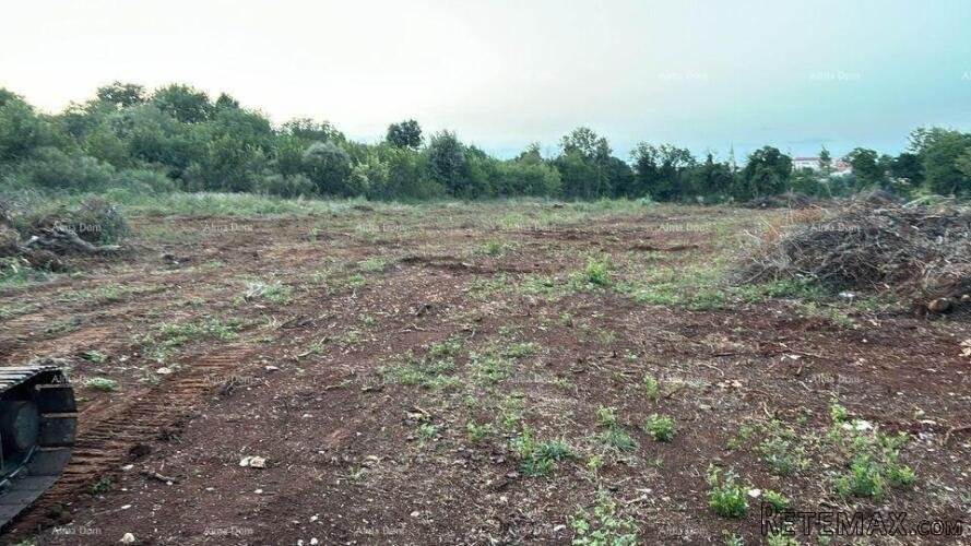 Prodaje se građevinsko zemljište, 4300m2 u i..