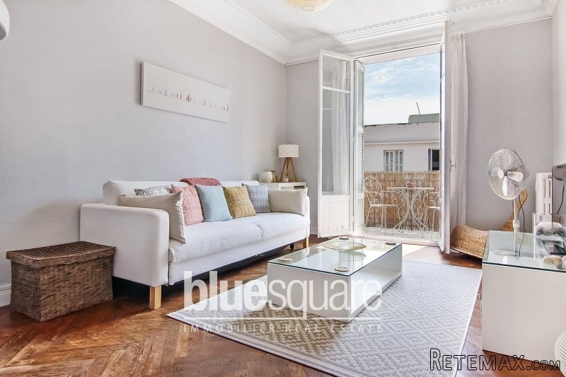 Stylish 1 bedroom top floor apartment..