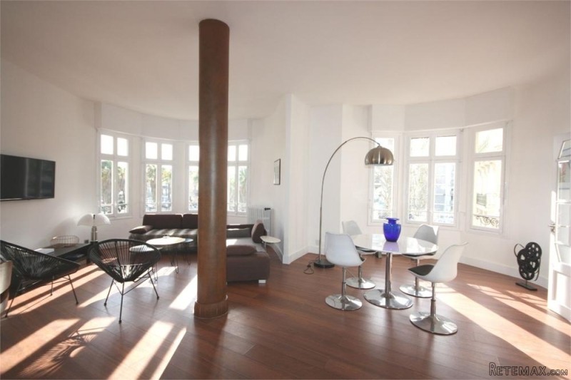 Superb Entirely Renovated 3 Bed..