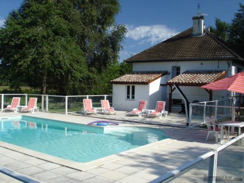 4 Bed Villa With Garage, Swimming Pool..