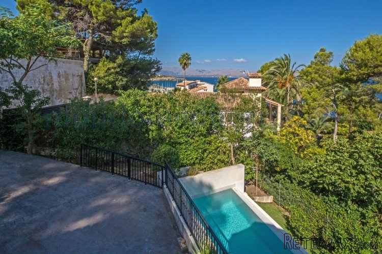 Fabulous location for this enchanting house in the green.. - 4