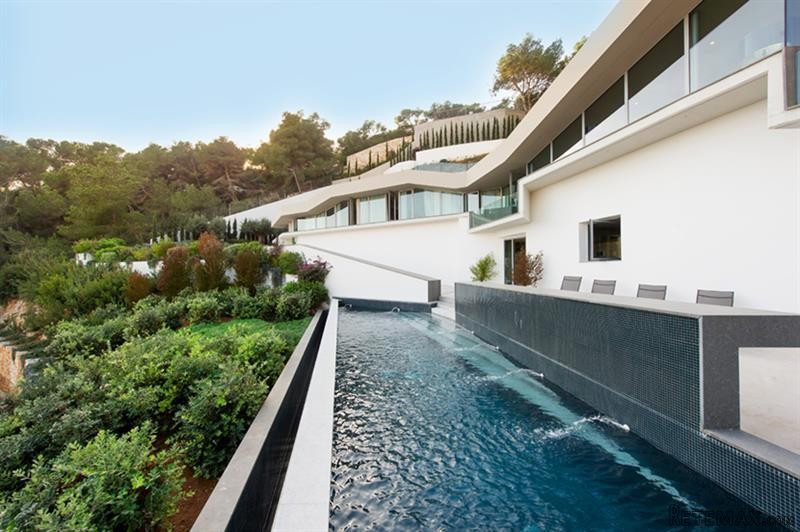 5 bedroom Villa For Sale: Roca Llisa..