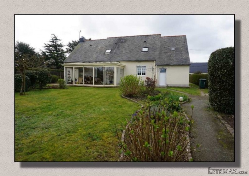 Detached House with Nice Garden