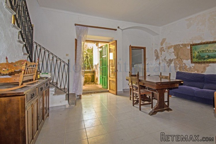 Excellent large townhouse a "Casa Señorial" to restore in.. - 4