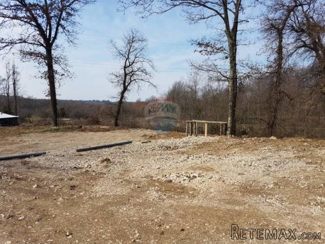 Građevinska parcela na mirnoj lokaciji - 2