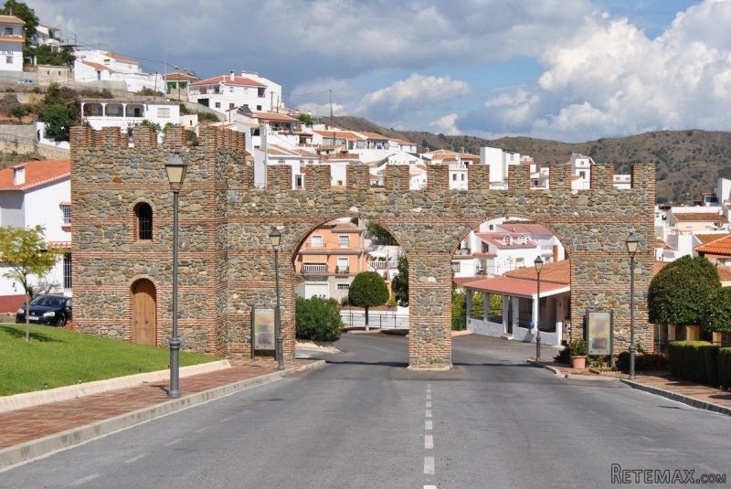 Town House for Sale in Moclinejo..