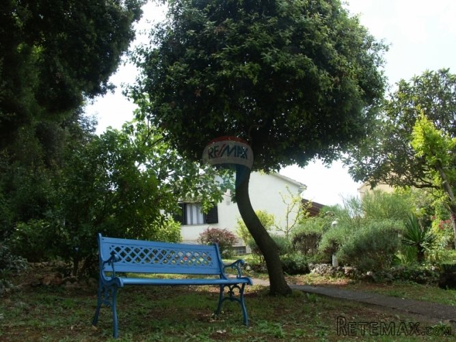 Banjole, prizemnica sa predivnom okućnicom 200m do mora - 2