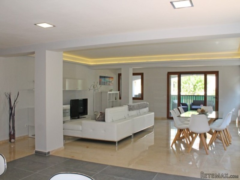Large Refurbished Apartment In Son Veri