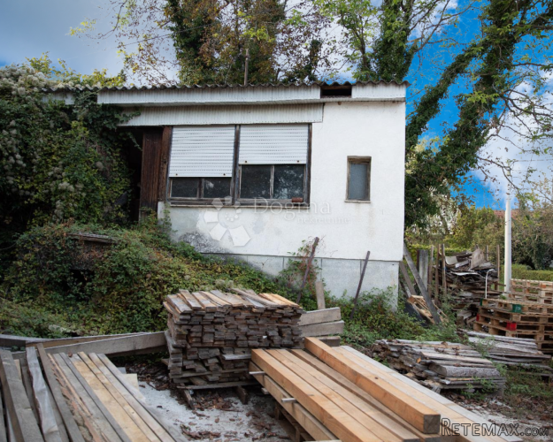Poslovno–stambena nekretnina s halom i kućama – Kupinovac - 3