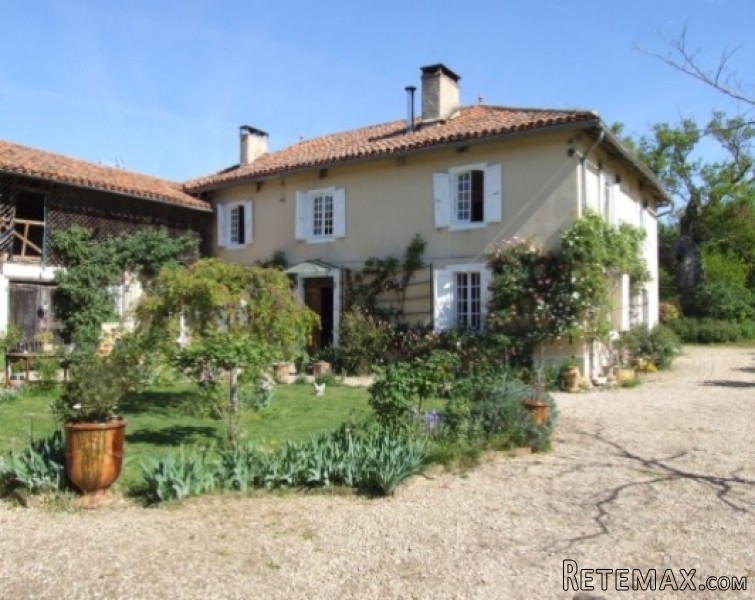 Pretty hamlet maison de maitre, summer.. - 2