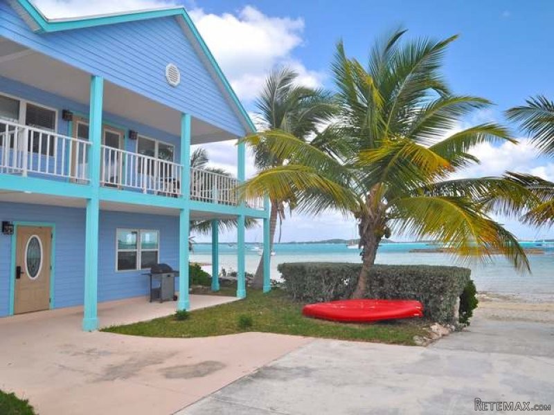 Apartment/townhouse - This 3 bedroom..