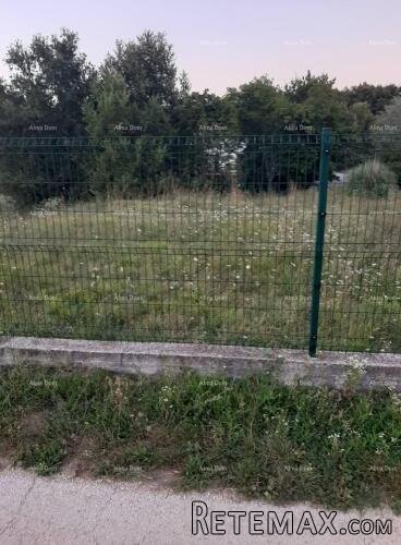 Na prodaju građevinsko zemljište, 2626 m², u blizini Pazina