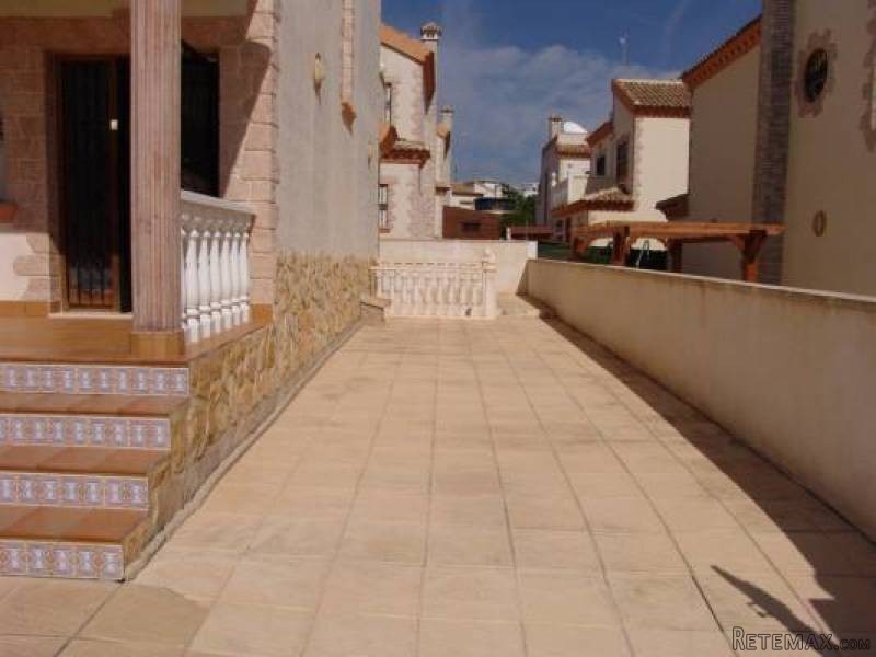 3 Bedroom 2 Bathroom Villa In.. - 2