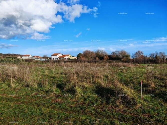 Prodaje se građevinsko zemljište od 997 m² u Loborici