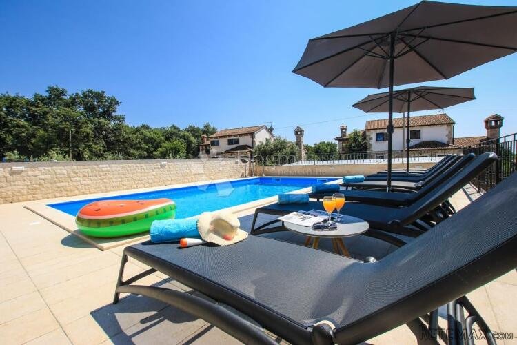 LIJEPA VILLA S BAZENOM I JACUZZIJEM, NADOMAK POREČA