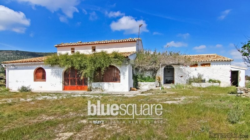 Large finca style house with 10..