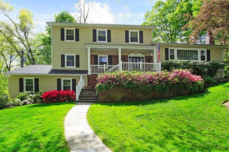 6 bedroom House For Sale: 111 Barton..