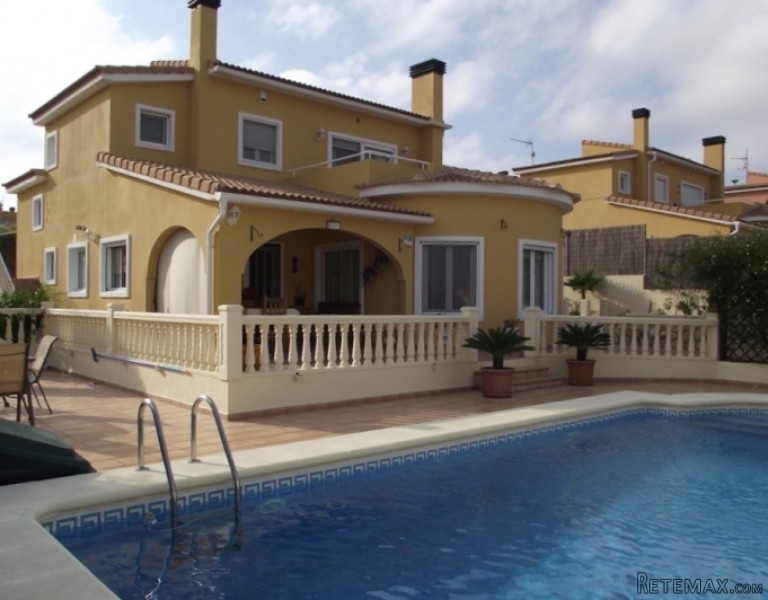 Furnished 3 Bedroom Villa For Sale..