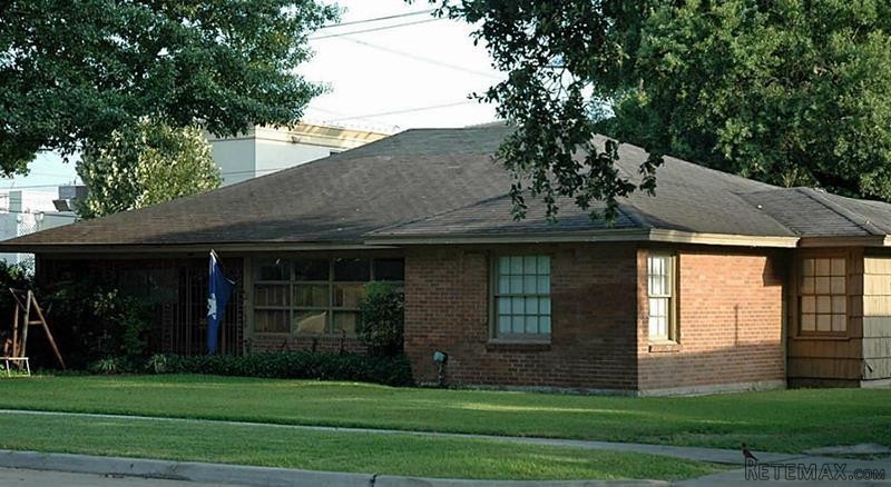3 bedroom Land For Sale: 4028 Chatham..