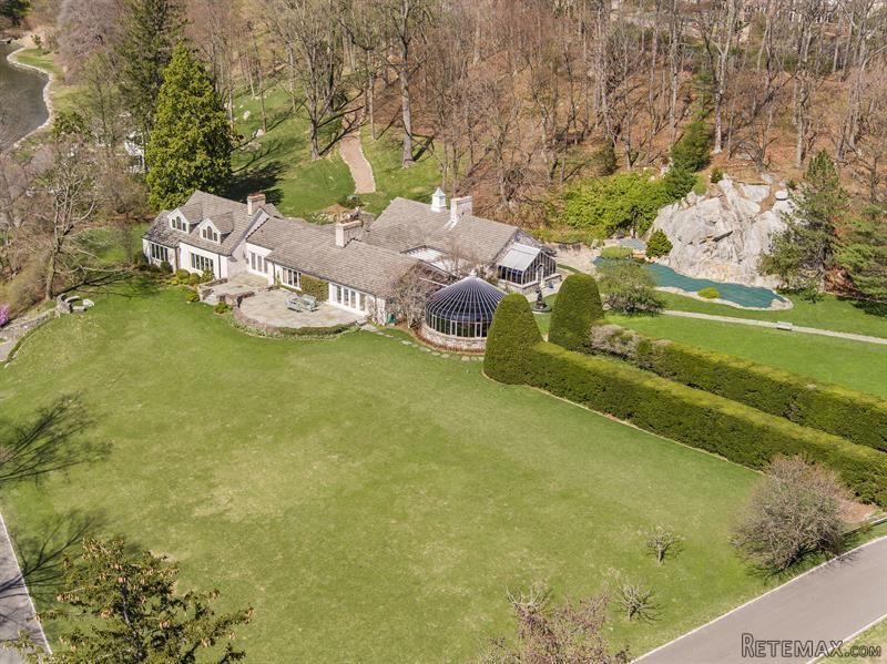 6 bedroom House For Sale: 33 Meadow.. - 2