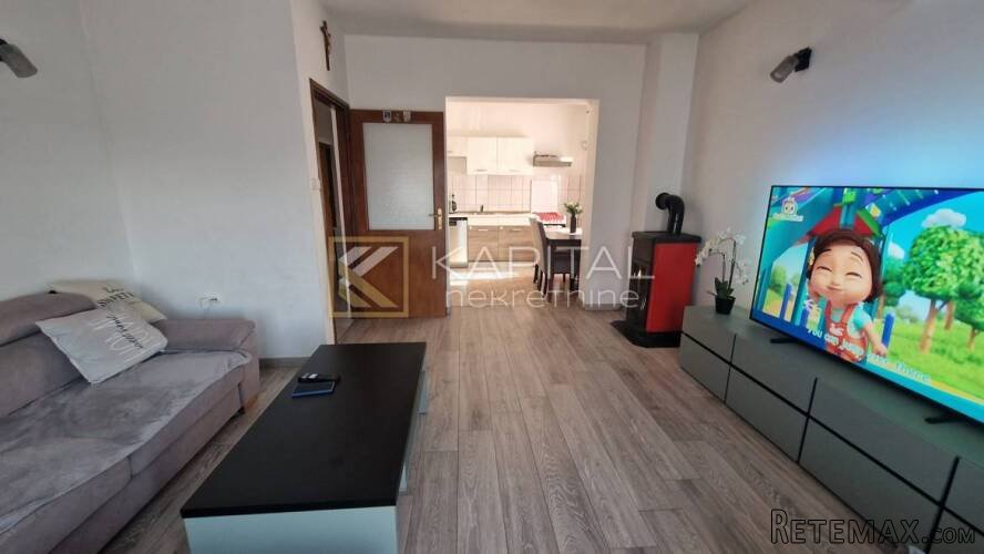TOP PRILIKA! Etaža s velikim dvorištem (356 m²) – mir i pri - 2
