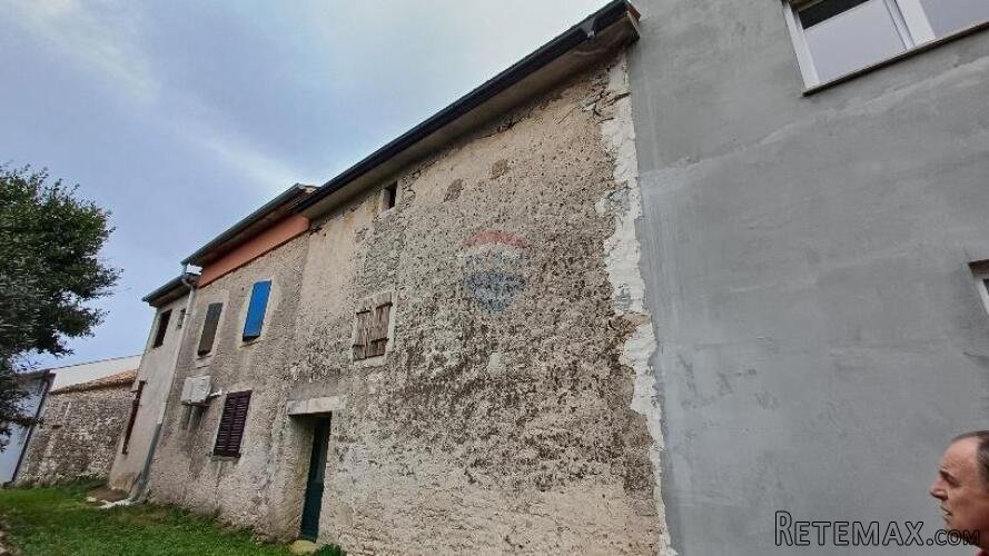 Istra, Peruški, stara zgrada za obnovu - 3