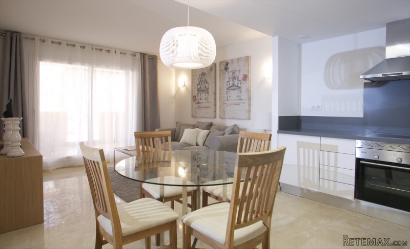 3 bedroom, 2 bathroom Apartment, (build..