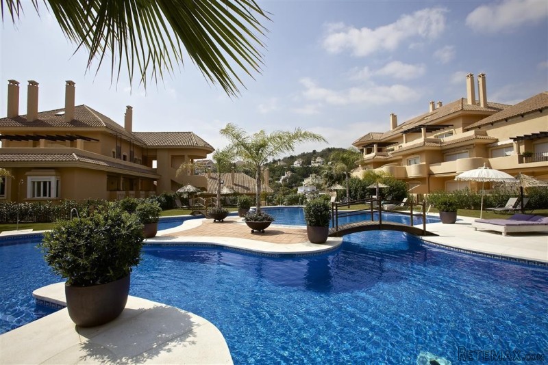 2 Bedroom Middle Floor Apartment