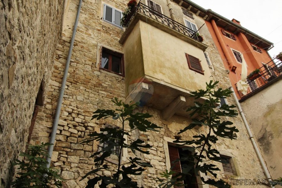 Motovun, kamena kuća s lijepim pogledom - 10