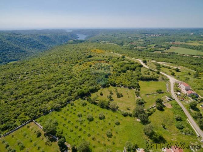ISTRA, KANFANAR, predivno građevinsko zemljište na...
