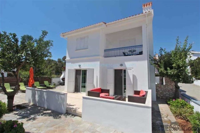 House Detached - For Sale - 3 Bedrooms