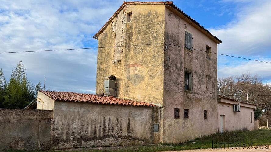 Istra, Poreč-ugostiteljsko stambeni prostor s građevinskim z - 2