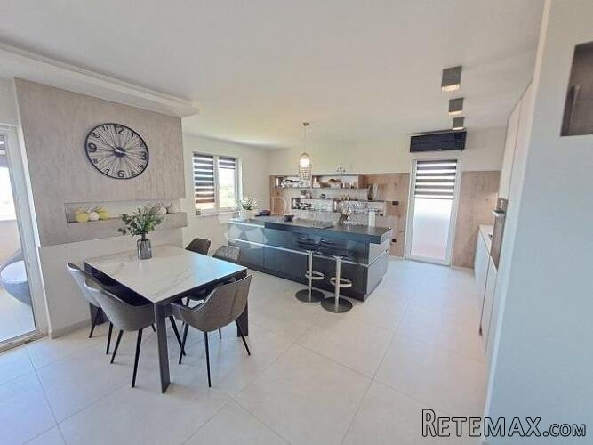 Rijeka, Hosti, Panoramski pogled i 200 m² savršenog doma - 3