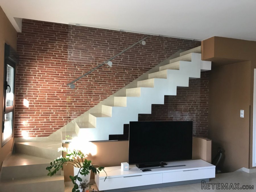 This magnificent townhouse on 4 levels, including solarium.. - 3