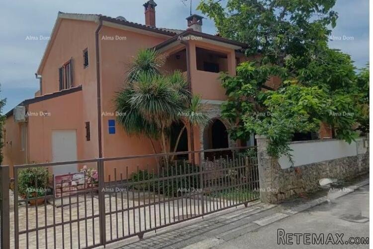 ROVINJ – APARTMANSKA ZGRADA NA MIRNOJ LOKACIJI, IDEALNA ZA I..