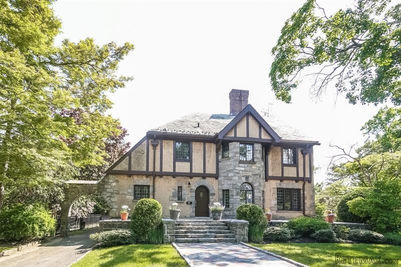 4 bedroom House For Sale: 126 Millard.. - 2
