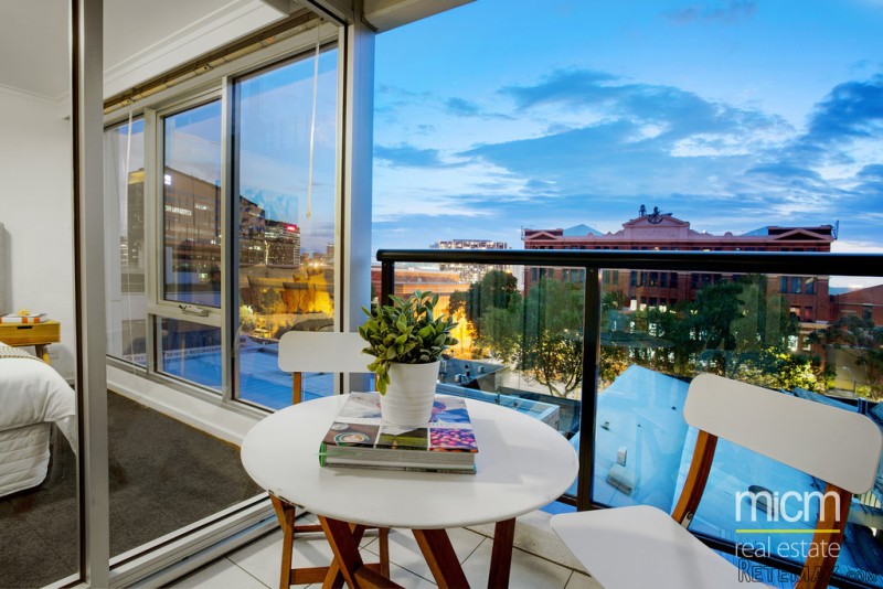 This Modern Cityside Retreat Truly..