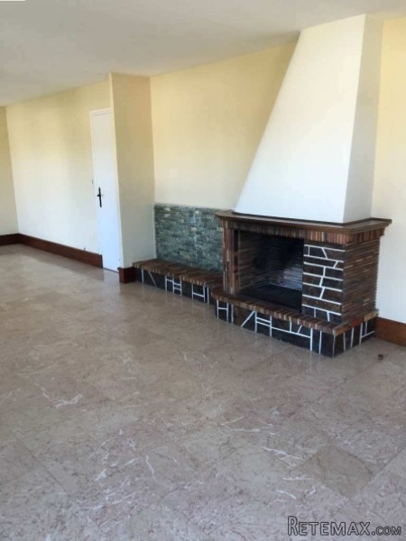 4 Bedrooms - Maison - For Sale
