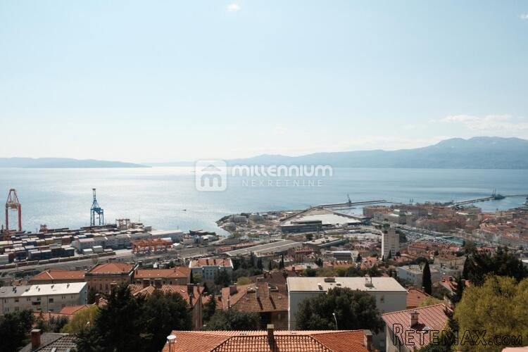 Krimeja, 100m2, 2s+db s balkonom i panoramskim pogledom