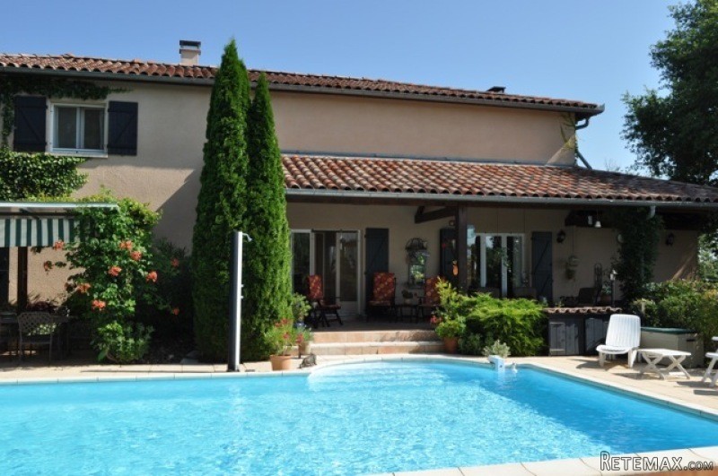 Beautifully Maintained 3 Bedroomed..