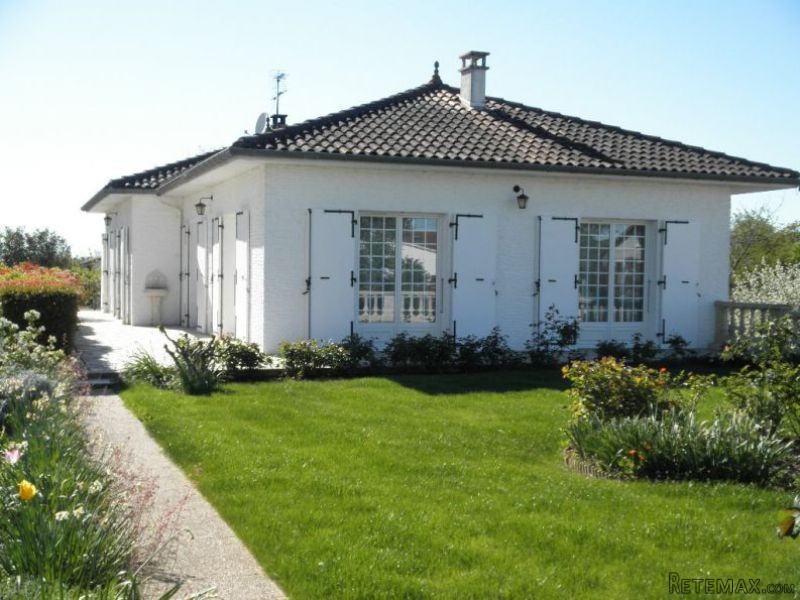 Lovely Detached Property For Sale
