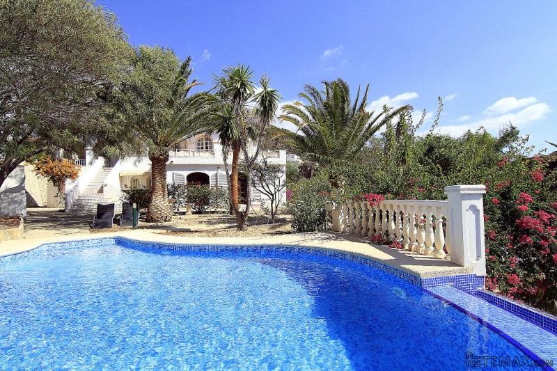4 Bedrooms - Villa - Alicante - For Sale