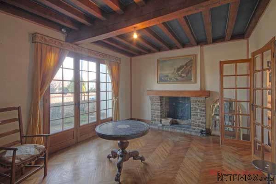 Chef Boutonne (79) - Detached town house to refresh offering.. - 4
